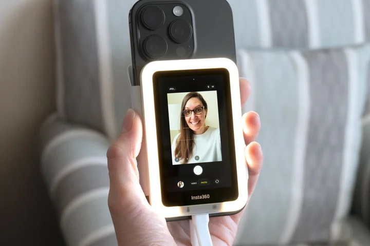 Insta360’s Snap is a tiny magnetic phone screen for taking rear-camera selfies