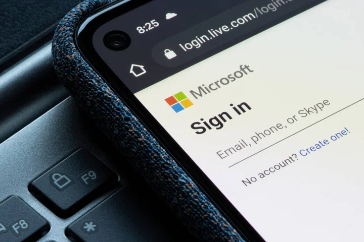 Hundreds of orgs compromised daily in Microsoft device code phishing attacks