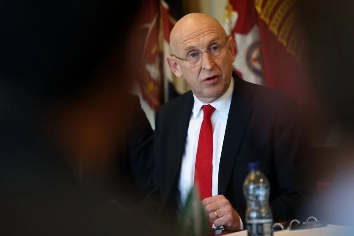 UK issues stark warning to Putin over Russian submarines spotted in North Atlantic