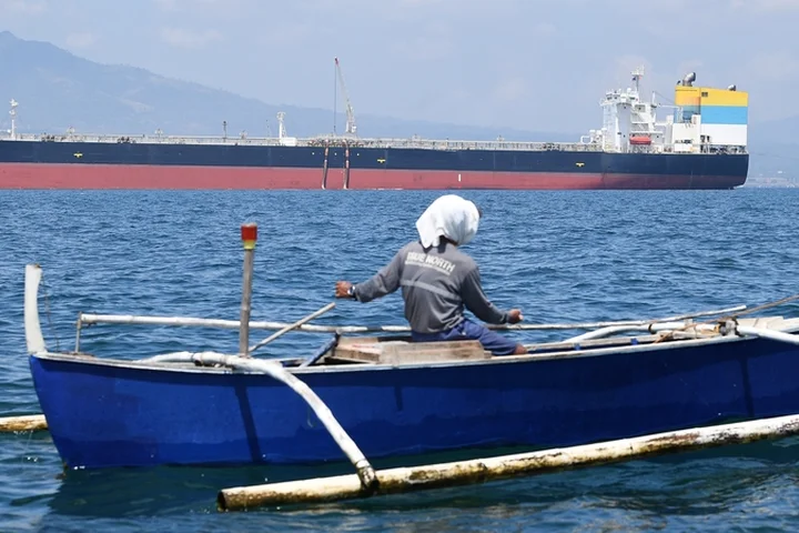 Zelensky calls for reinstatement of Russia oil sanctions