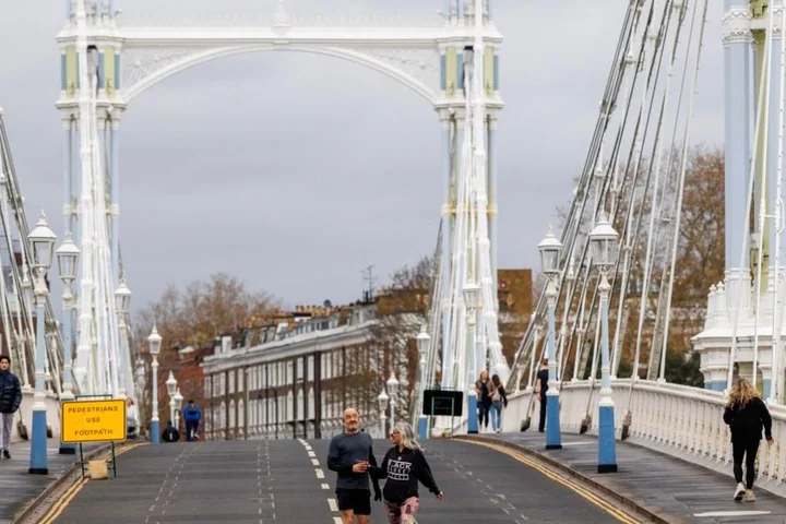 Albert Bridge reopens to pedestrians after earlier closure due to ‘slight movement’