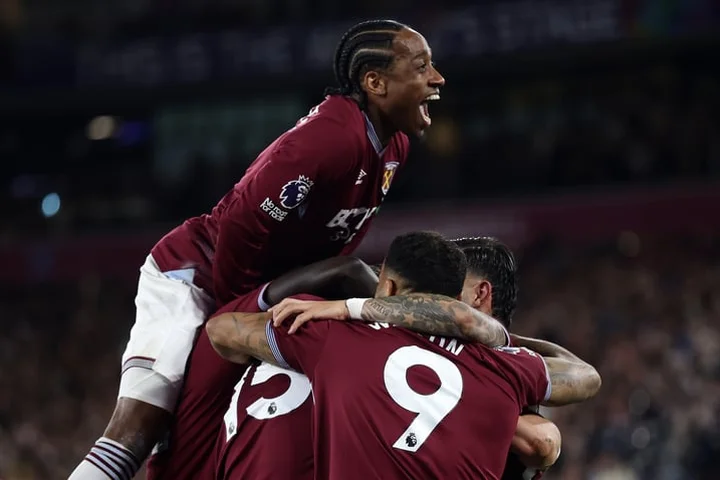 West Ham 4-0 Wolves: Hammers produce scintillating display as Tottenham slide into relegation zone