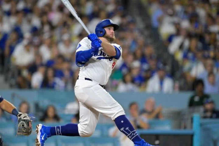 Dodgers' Max Muncy makes incredible MLB history