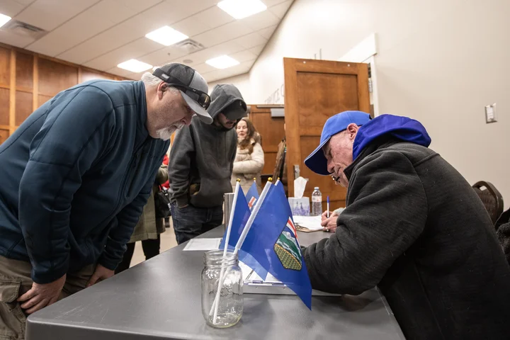 Judge orders temporary pause on Alberta separation referendum petition process