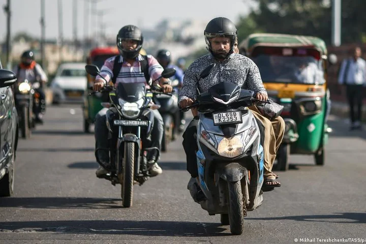 Delhi looks to ban fossil fuel two-wheelers from 2028