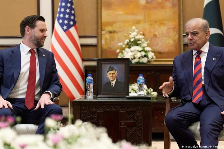 Warships passed Hormuz amid ongoing talks with Iran