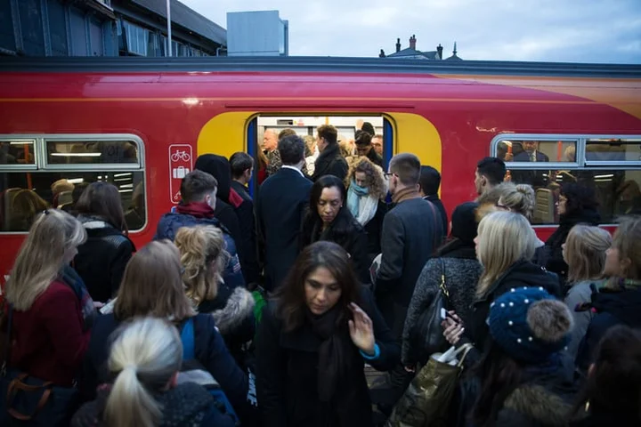 Charing Cross signalling fault disrupts morning rail services