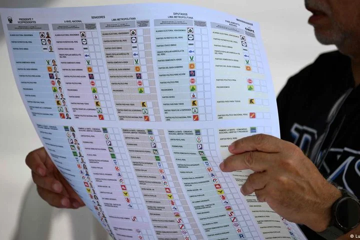 Fujimori leading, runoff likely