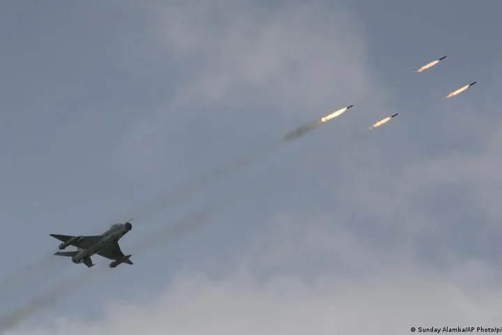 Many dead after military bombs village market