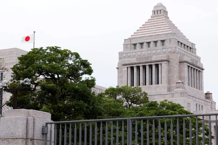 Opposition calls for prior notification to parliament over arms exports