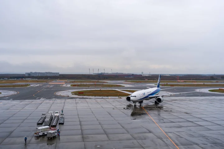 Amid travel boom, Hokkaido struggles to improve airport rail link