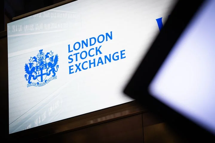 FTSE 100 edges lower amid new US-Iran uncertainty