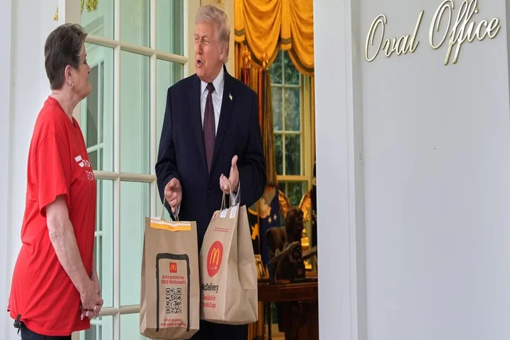 DoorDasher delivers to White House, joins Trump in talking to press