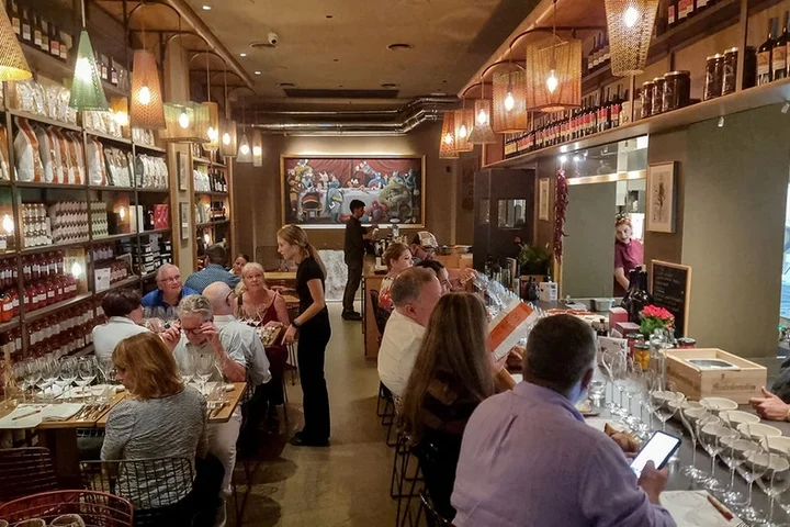 Phone-free restaurants are trending across the US