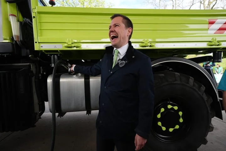 Rachel Reeves ‘betraying’ drivers by not halving VAT on fuel – Robert Jenrick