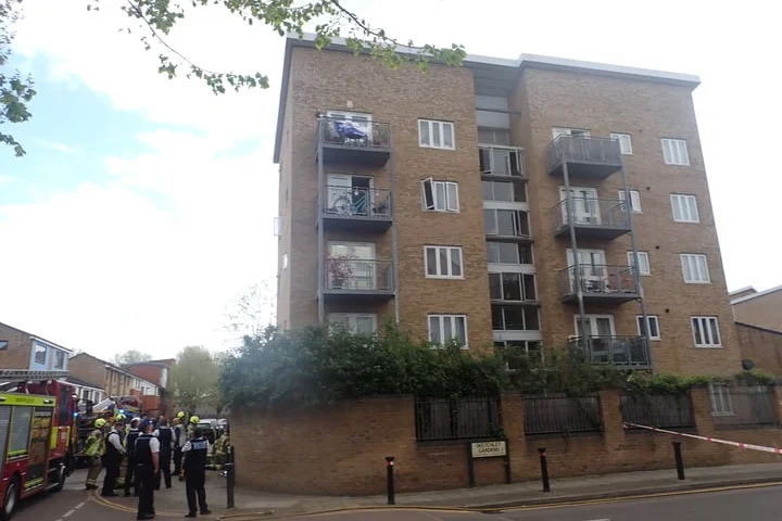 Floor balcony to escape fire started by e-bike battery