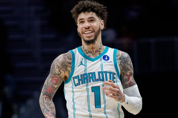 In Tournament predictions: Expert picks, odds for Hornets vs. Heat, Suns vs. Blazers and more