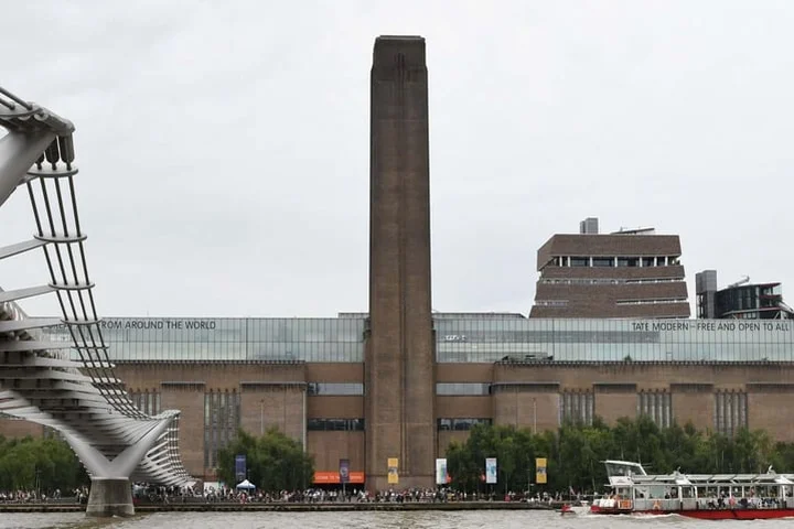 'Sad step backward' for boy thrown from Tate Modern balcony