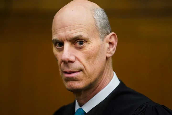 US appeals court blocks contempt case over Trump deportation flights