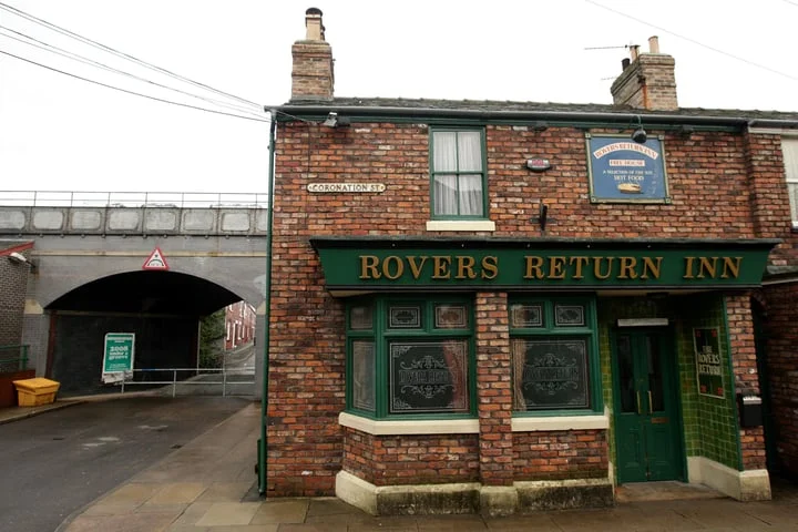Coronation Street to use purple to raise awareness of domestic violence