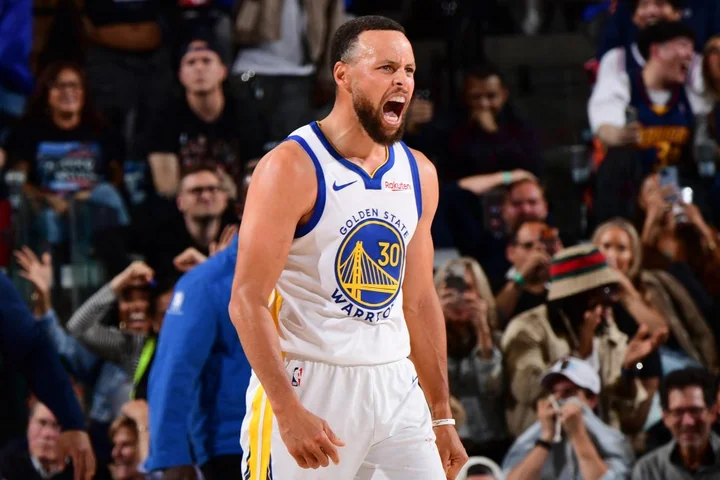 Curry scores 35 as Warriors upset Clippers to extend playoff run