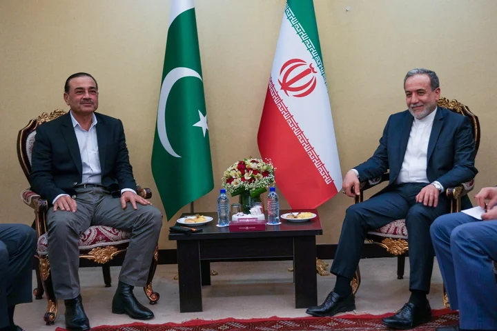 Iran talks as Pakistan mediates