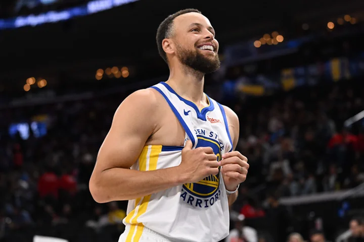 Stephen Curry goes into superhero mode, and the Warriors are still alive after Play-In Tournament thriller