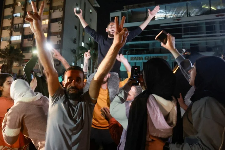 Celebrations in Lebanon as 10-day ceasefire with Israel begins