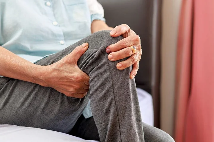 Your favorite snacks could be quietly wrecking your knees, new research suggests