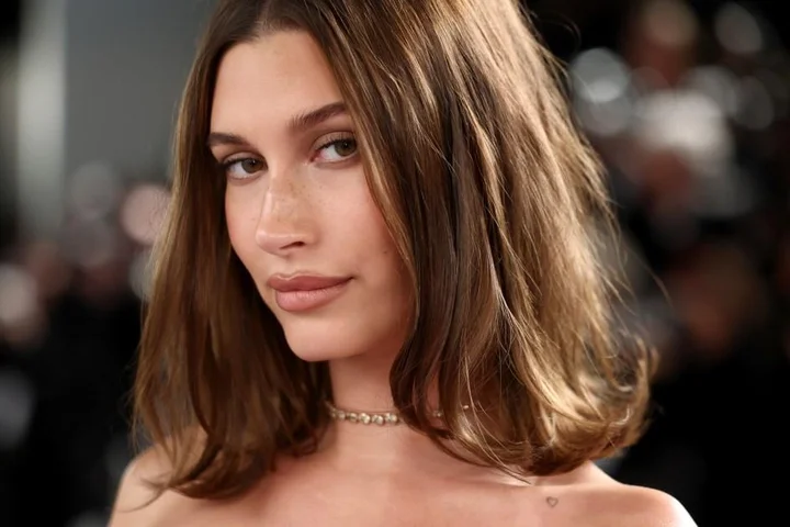 Hailey Bieber responds to claim that she calls the paparazzi on herself