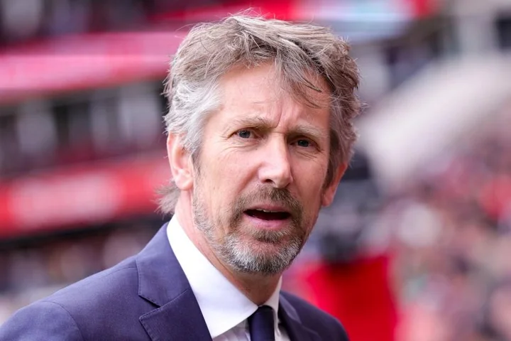 Edwin van der Sar says Manchester United are selling player with ‘tremendous quality’