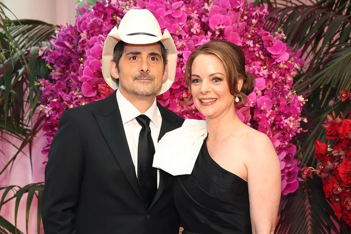 Kimberly Williams-Paisley says Brad Paisley 'stalked' her after watching her in 'Father of the Bride'