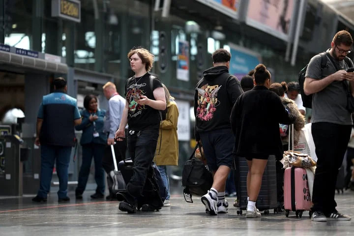 Train nightmare at Manchester Piccadilly as Arsenal fans scramble to get to huge Man City clash