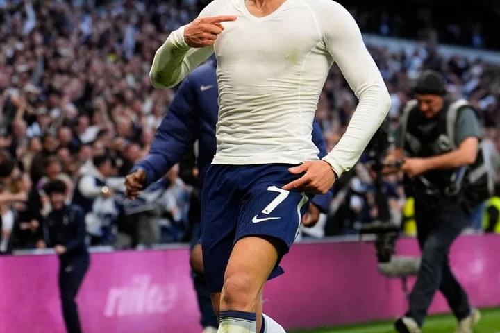 Xavi Simons stars as Kevin Danso makes fatal error