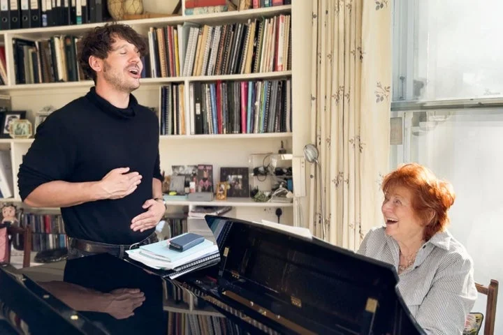 Chris Martin loves her. Yungblud thinks she’s a ‘rock star’: Meet the eightysomething vocal coach essential to the stars