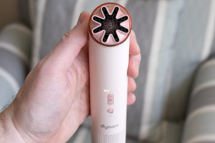 Dyson’s handheld fan is more powerful and louder than I expected