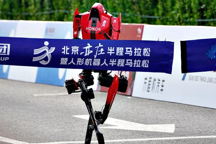 Chinese robot breaks human world record in Beijing half-marathon