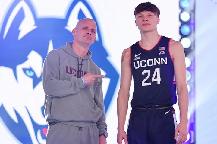 UConn G whose epic 3-pointer beat Duke in Elite Eight returning for sophomore season