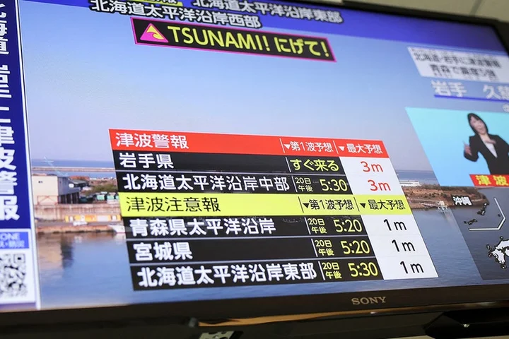 Massive 7.5-magnitude earthquake hits off Japanese coast, tsunami alert issued