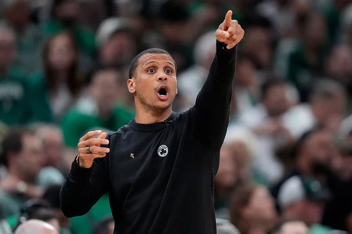 Celtics fans give Philly fans taste of their own medicine with troll chant during NBA playoffs