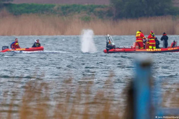 Timmy the stranded whale back on the move
