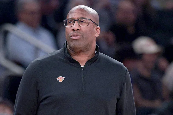Knicks coach Mike Brown turns reporter's ringing phone into a funny moment during press conference