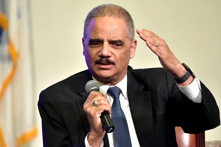 CBS host presses former AG Eric Holder on defending partisan redistricting efforts in Virginia