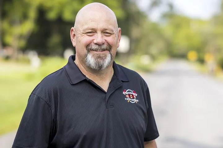 Bernie-backed Dem's pro-gun Clint Eastwood post, Kaepernick critique spurs apology in battleground race