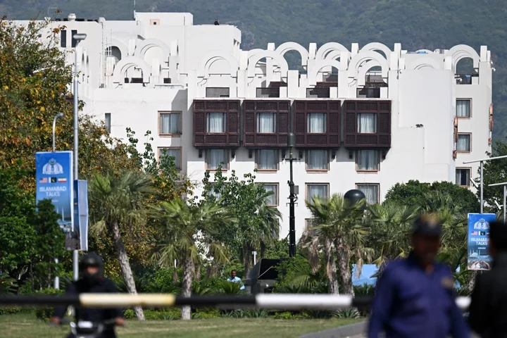 Pakistan races against time to get Iran back to US talks as truce end nears