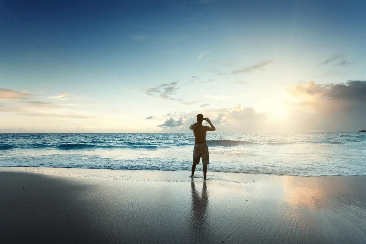 Country travel with Holafly: One eSIM for several places