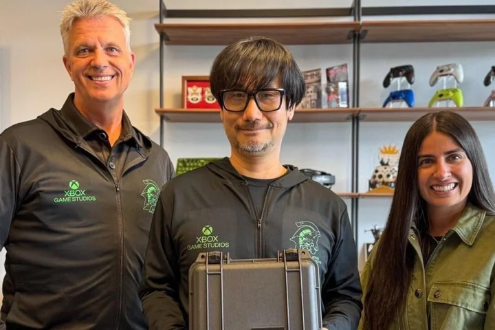 Xbox boss gifts Hideo Kojima mysterious box and fans reckon it’s Project Helix