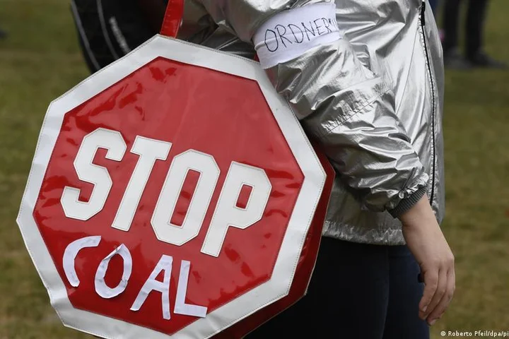 Amid fuel crisis, a bold move to leave oil and gas behind