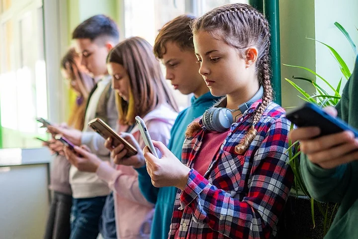Nation’s second largest school district moves to limit kids’ screen time
