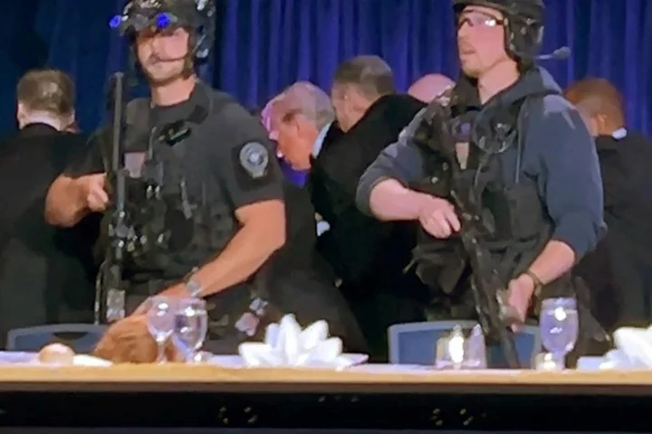 Trump explains why it took 20 seconds for Secret Service to get him out the room